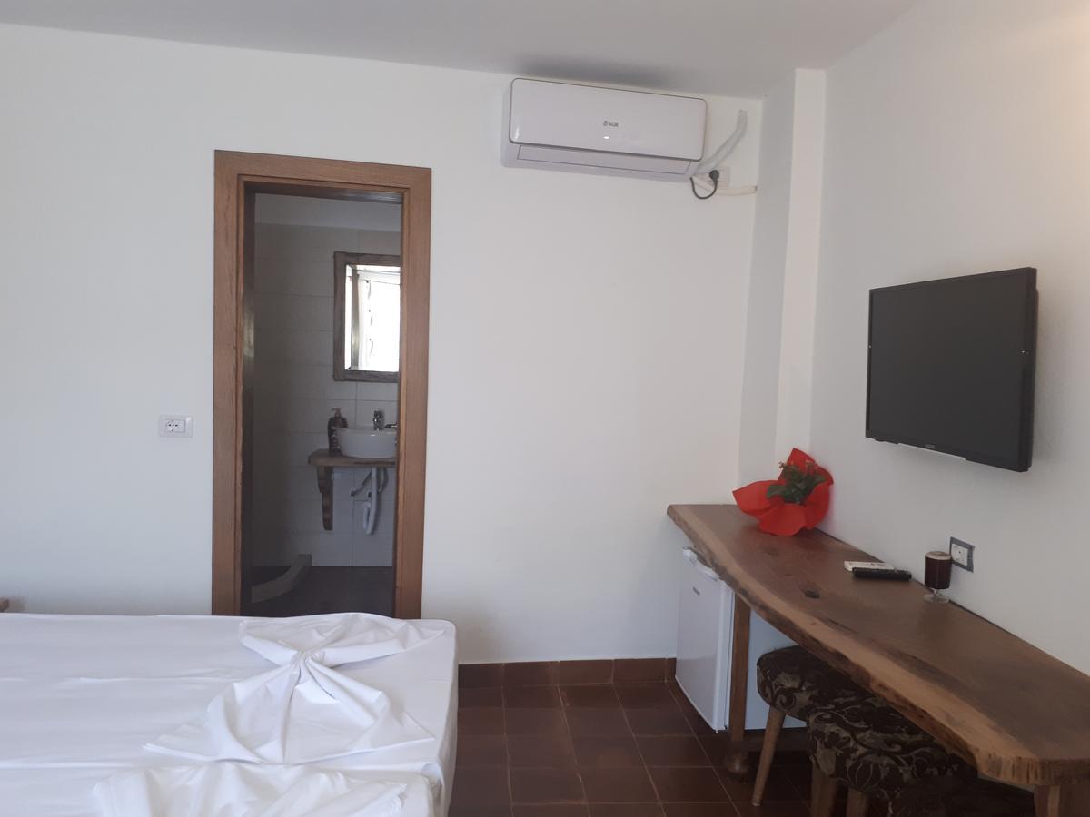 Hotel Omer Berat Exterior foto